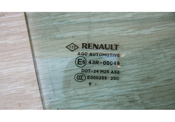 Скло дверки передньої правої, (кутник) Renault Grand Scenic III, 802620001R